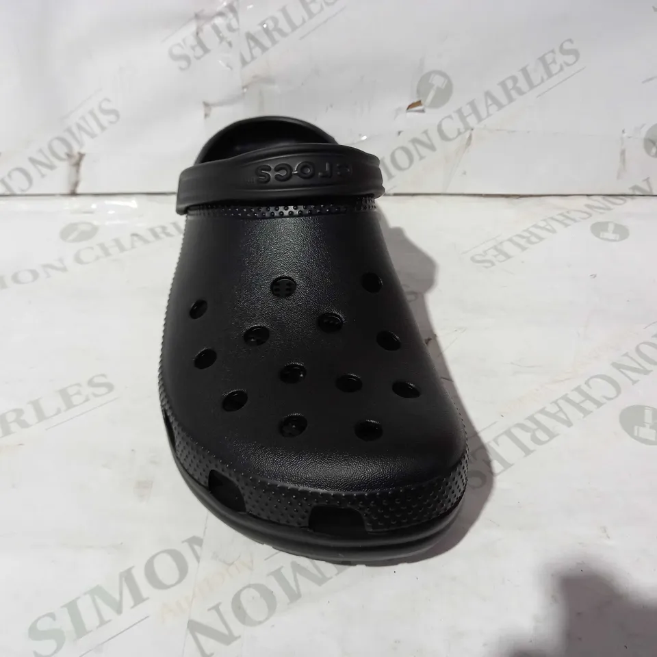 PAIR OF CROCS CLASSIC IN BLACK UK SIZE 13 