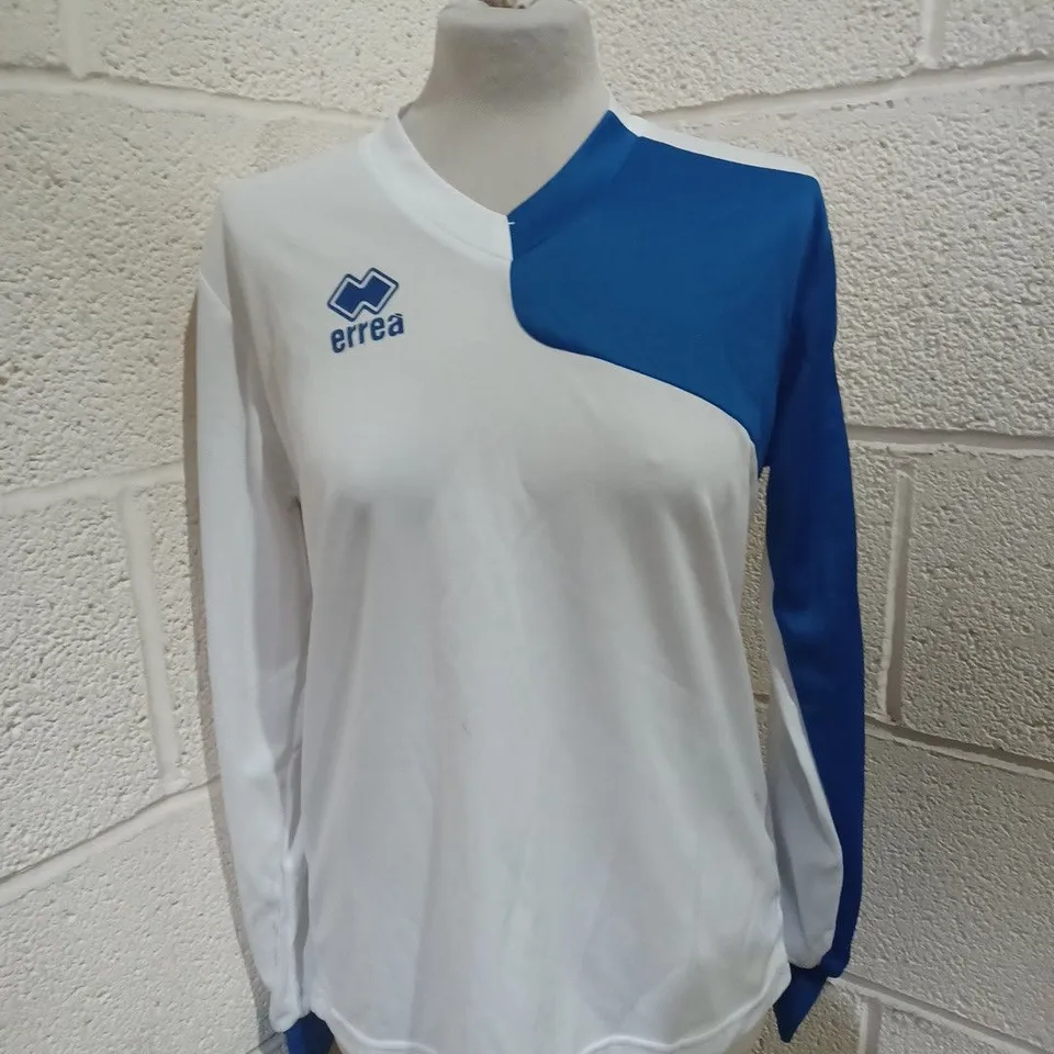 APPROXIMATELY 5 ASSORTED ERREA FOOTBALL TOP IN VARIOUS COLOURS AND SIZES 