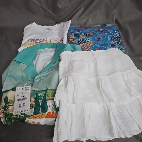 BOX OF APPROXIMATELY 20 ASSORTED CLOTHING ITEMS TO INCLUDE SKIRT, TSHIRT, SHIRT, ETC