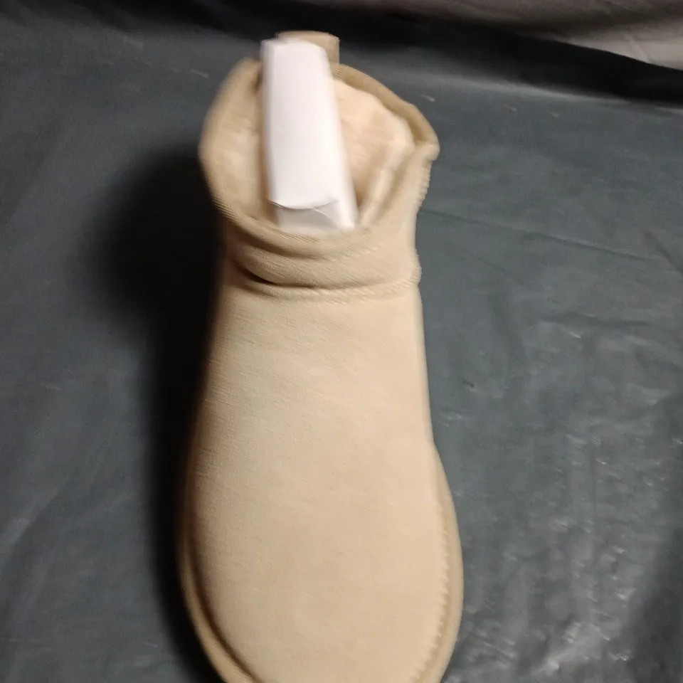 UGG WOMEN'S SAND SUEDE ANKLE BOOTS - UK SIZE 39