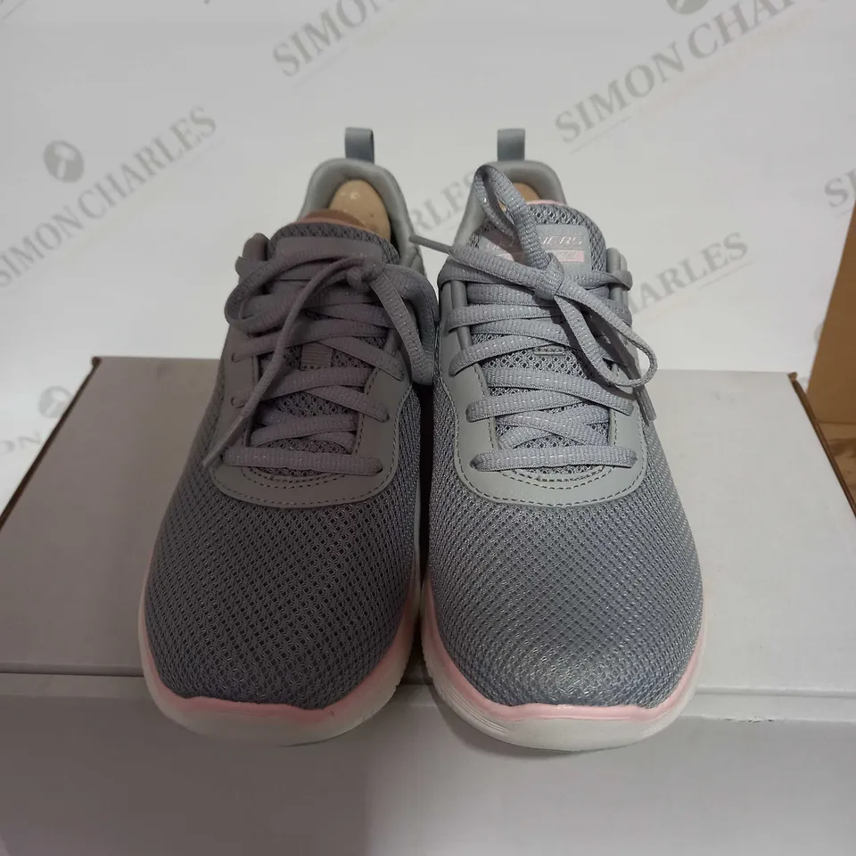 SKECHERS GREY/BLUE/PINK FLEX-LITE TRAINERS - SIZE 4