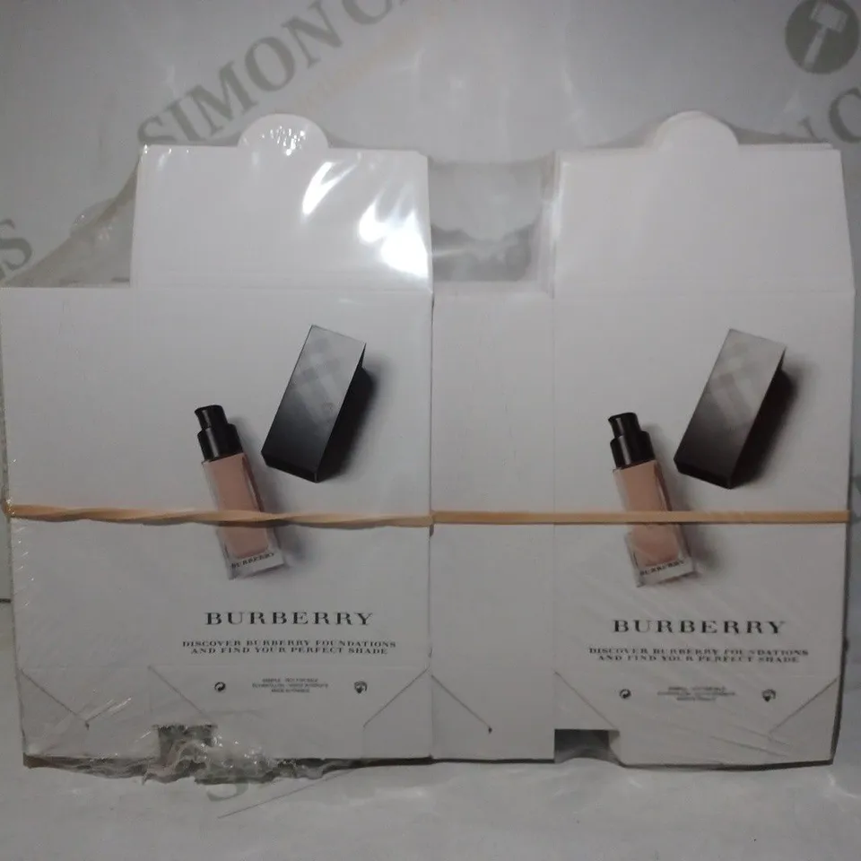 LOT OF APPROX 500 BURBERRY DISCOVER BURBERRY FOUNDATIONS POUCHES 