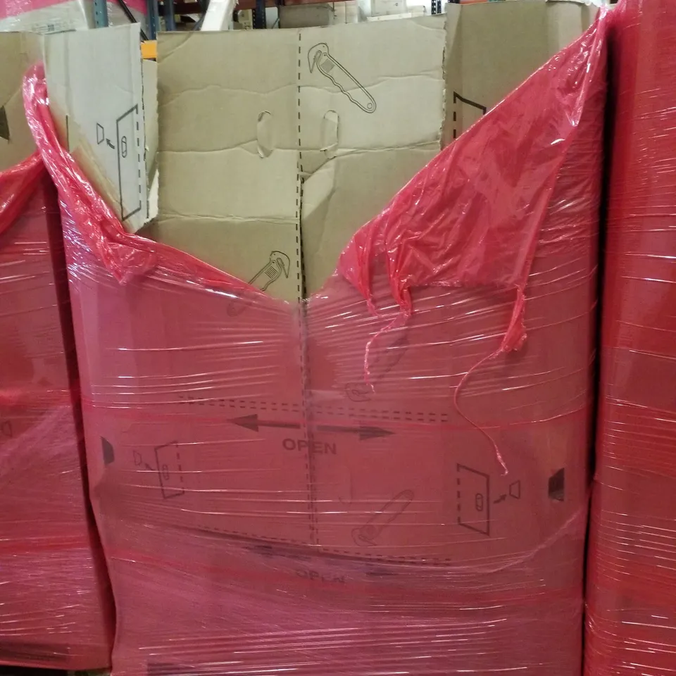 PALLET CONTAINING ASSORTED PRODUCTS INCLUDING CHAIR MAT, 40" TRAMPOLINE, GIRAFFE WALL ART DECOR & GARDEN FENCE