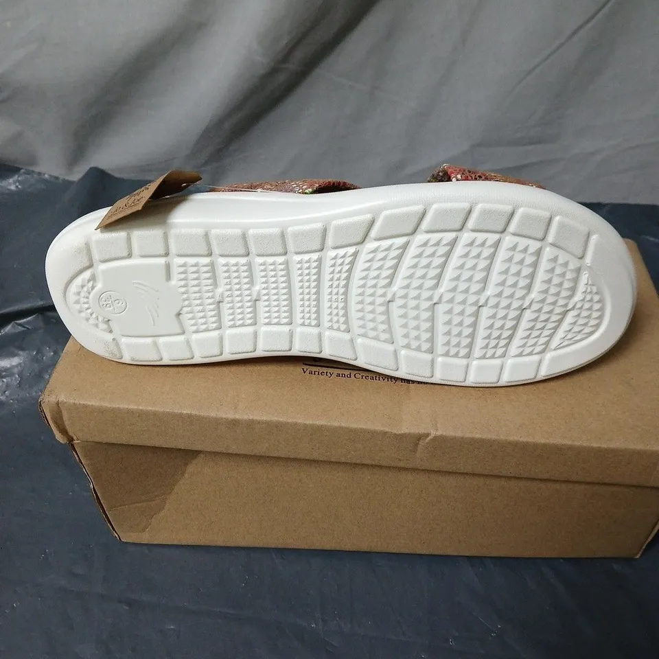 JO AND JOE SANDALS SIZE 6 BOXED