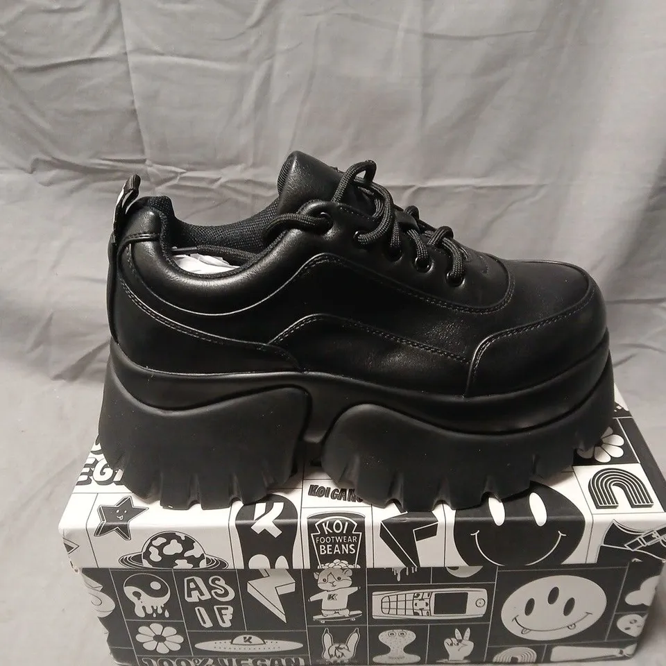 BOXED PAIR OF KOI CHRONICLES VILUN PLATFORM TRAINERS - UK 5