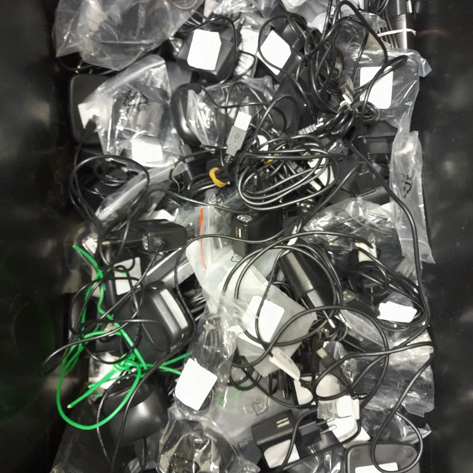 BOX OF APPROXIMATELY 50 ASSORTED MOBILE PHONE ACCESSORIES TO INCLUDE BEAFON CHARGING DOCKS, CHARGING CABLES, CASES ETC 