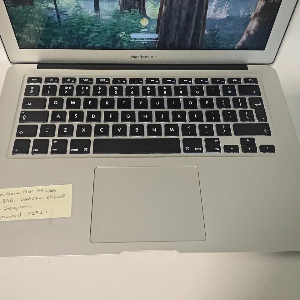 UNBOXED APPLE MACBOOK AIR I-7 8GB/256GB IN SILVER - A1466