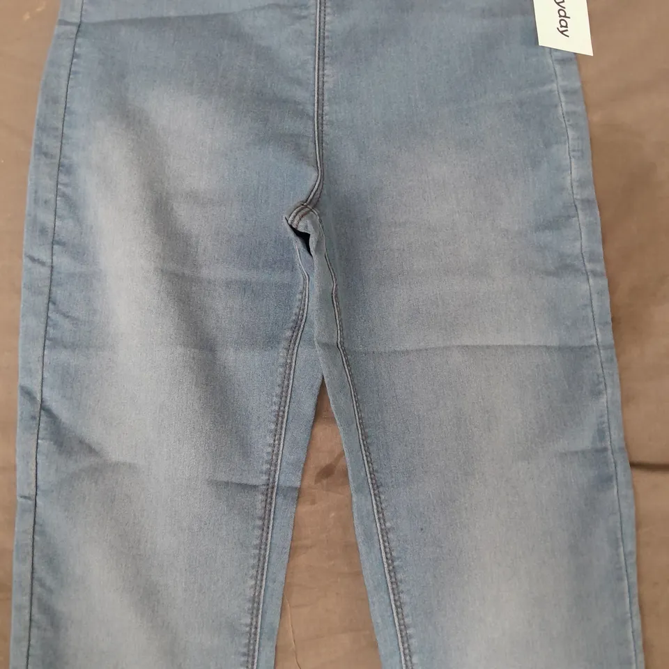 EVERYDAY PANTS IN BLUE SIZE 8