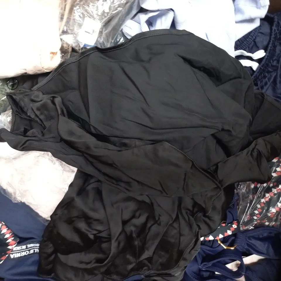 APPROXIMATELY 20 ASSORTED CLOTHING AND FASHION PRODUCTS IN VARIOUS STYLES AND SIZES - COLLECTION ONLY