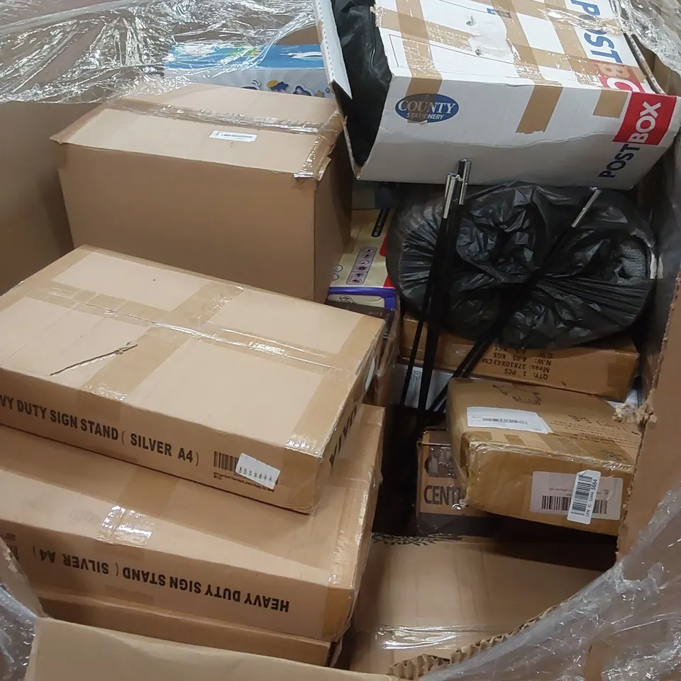 PALLET OF ASSORTED HOUSEHOLD ITEMS AND CONSUMER PRODUCTS TO INCLUDE; NICEDAY MAGNETIC MINI EXERCISE BIKES, TOP GOLF TRAVEL COVER, WE CLEAN SPOT & STAIN DEEP CLEANER ETC  