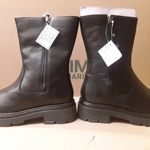 BOXED BRAND NEW SIMPLY BE BREENER WIDE BOOTS SIZE 6 BLACK COLOUR APPROXIMATELY 2 PAIRS