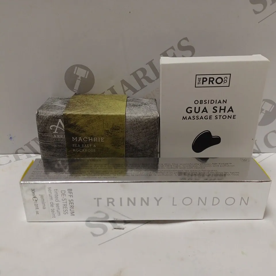 BOX OF APPROXIMATELY 30 ASSORTED COSMETIC ITEMS TO INCLUDE MACHRIE, TRINNY LONDON, THE PRO CO., ETC