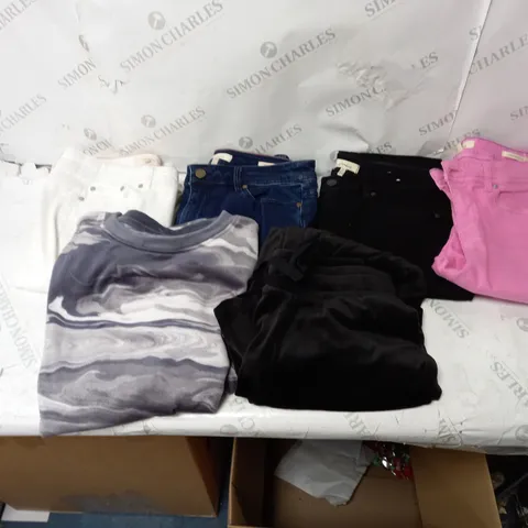 BOX OF ASSORTED CLOTHING TO INCLUDE JEANS, TOPS, JUMPERS