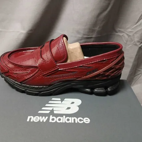 NEW BALANCE BURGUNDY LEATHER SLIP-ON SHOES – MEN’S UK 6 (US 6.5)