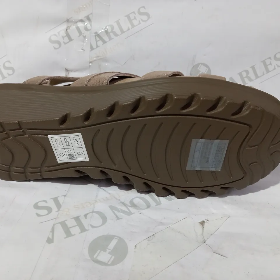 SKETCHER PARAL WEDGE SANDALS IN TAN UK SIZE 8