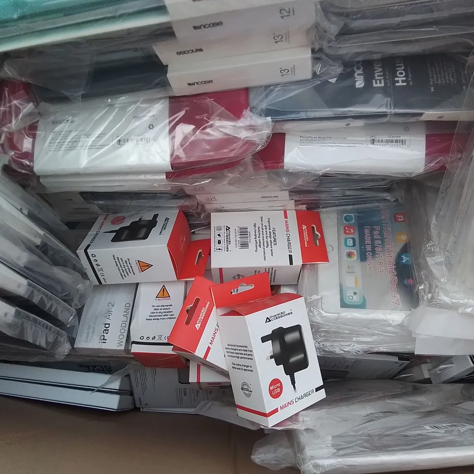 PALLET CONTAINING A LARGE QUANTITY OF ASSORTED BRAND NEW PHONE AND TABLET CASES 