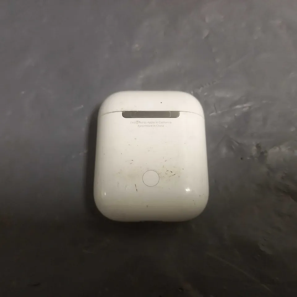 APPLE AIR PODS FIRST GEN IN WHITE 