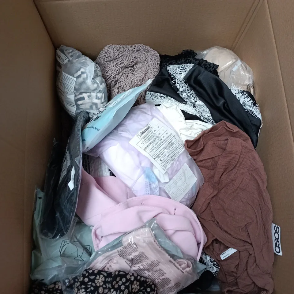 BOX OF APPROXIMATELY 25 ASSORTED CLOTHING ITEMS TO INCLUDE LONG SLEEVE CLOVER T SHIRT, BRA, SOCKS, DENIM JACKET ETC