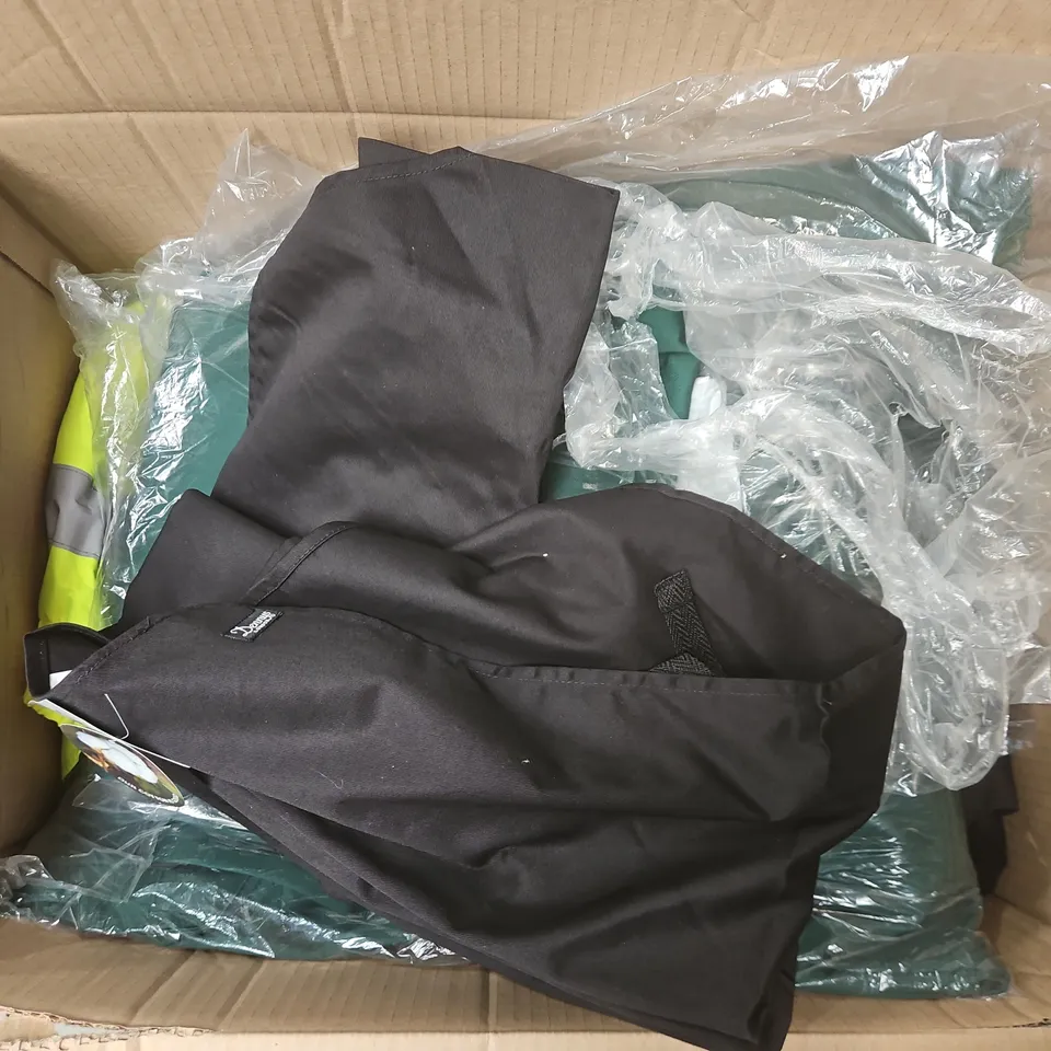 APPROXIMATELY 12 ASSORTED WORKWEAR CLOTHING ITEMS IN VARIOUS SIZES TO INCLUDE DENNYS APRONS, UNEEK BOTTOMS IN GREEN, JSP HELMET WARMERS, ETC