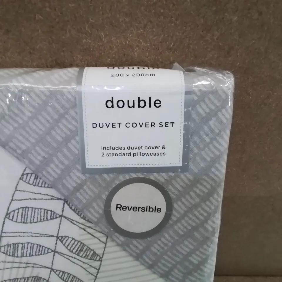 BRAND NEW LEAF PATTERN REVERSIBLE DOUBLE DUVET COVER SET 