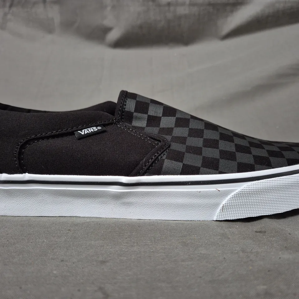 BOXED PAIR OF VANS ASHER SLIP-ON SHOES IN BLACK/BLACK CHECKERS UK SIZE 12