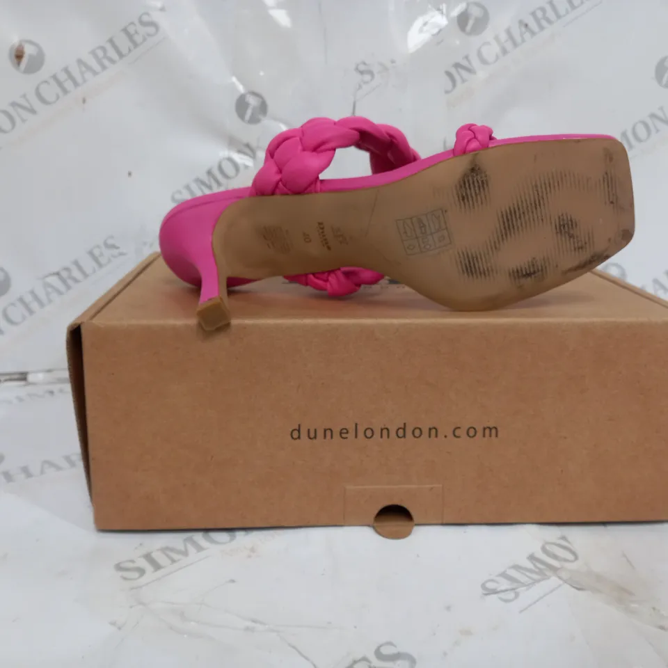 BOXED PAIR OF DUNE LONDON PINK LEATHER PLAITED MID HEEL MULE IN SIZE 7