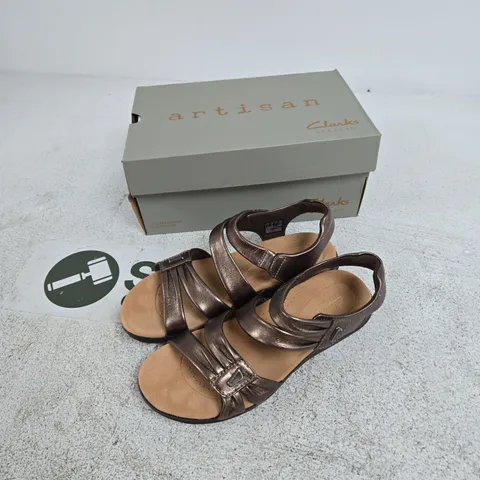 CLARKS ARTISAN KITLY AVE BRONZE LEATHER SANDALS – UK 7 (EU 41)