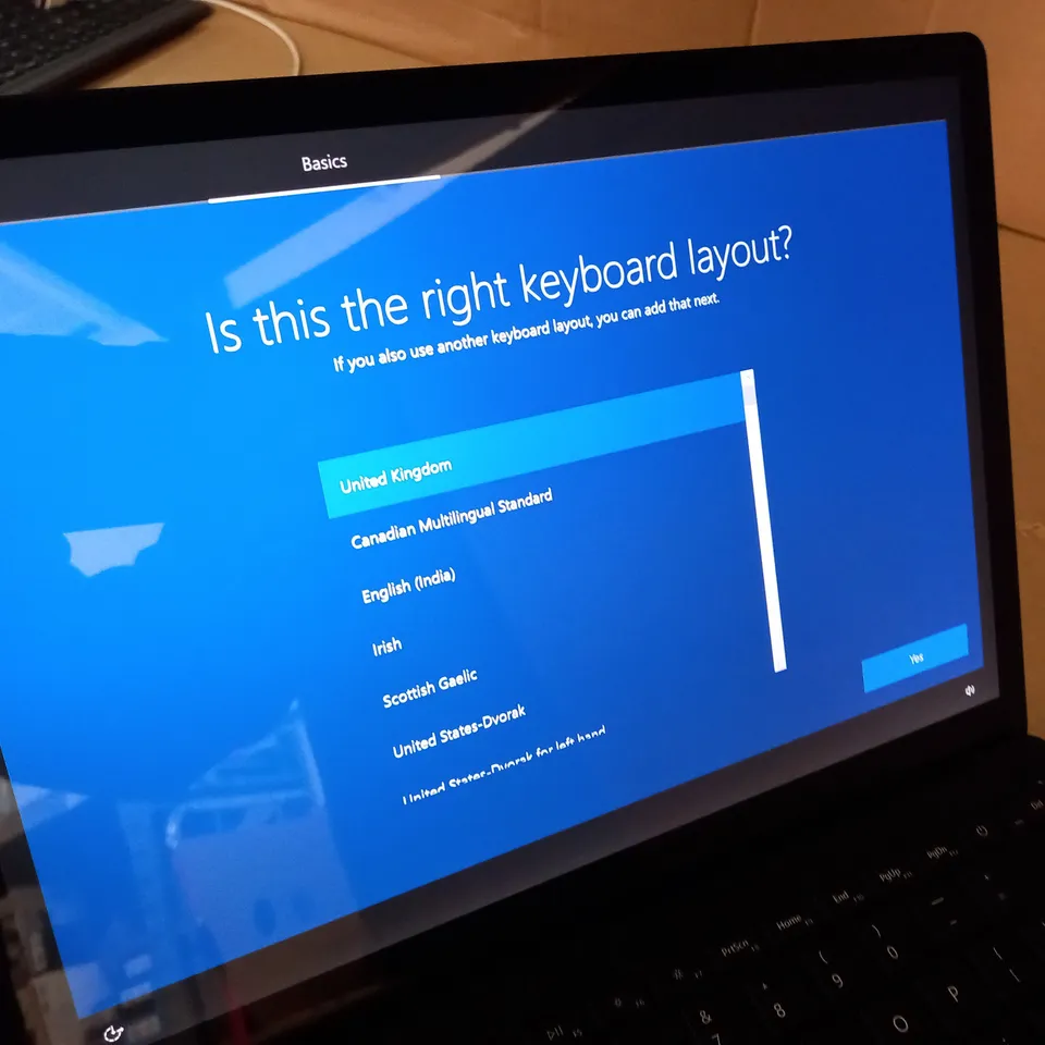 MICROSOFT SURFACE 1868 LAPTOP IN BLACK 