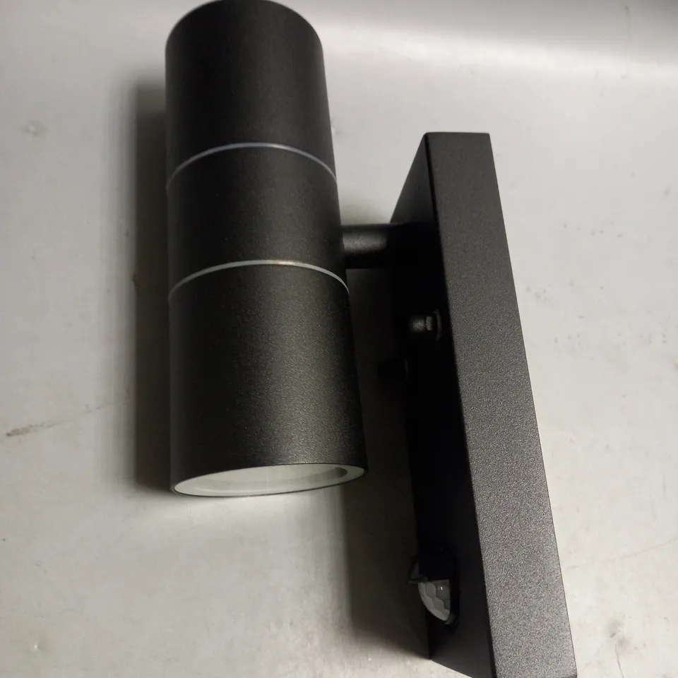BOXED ALUSSO UP DOWN LIGHT 750LM 
