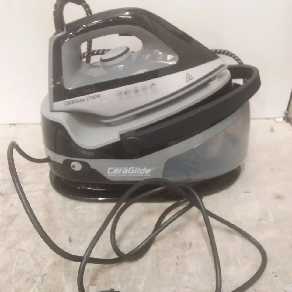 TOWER CERAGLIDE 2700W STEAM GENERATOR IRON