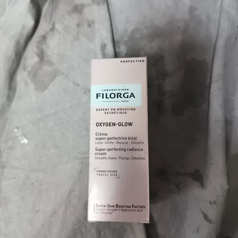 BOX OF APPROXIMATELY 20 ASSORTED ITEMS TO INCLUDE: OXYGEN  GLOW CREAM AND TIME FILLER CREAM