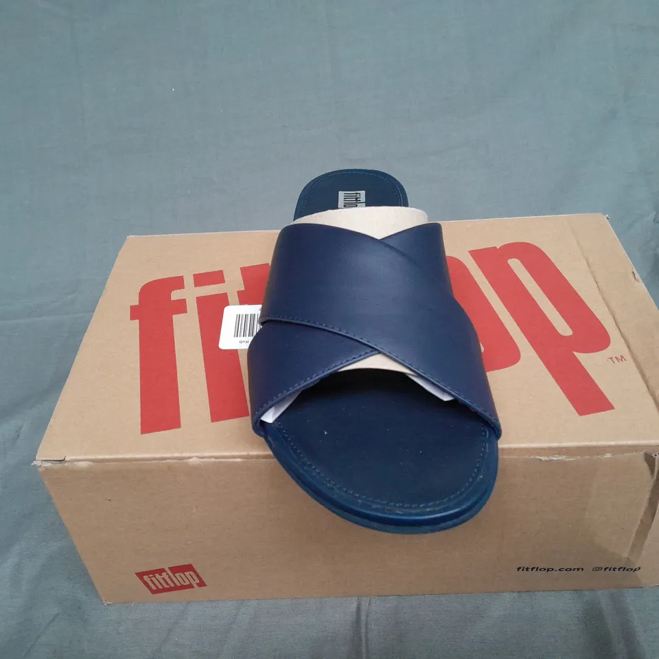 BOXED PAIR OF FITFLOP GRACIE LEATHER CROSS SLIDES MDNGH NAVY SIZE UK 5.5