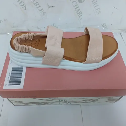 BOXED PAIR OF MODA IN PELLE SANDALS IN PINK GLITTER EFFECT SIZE EU 40