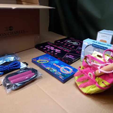 LOT OF APPROX 10 ASSORTED HOUSEHOLD ITEMS TO INCLUDE: NEON LED WALL LIGHT, ELEPHANT MONEY BOX, GLOW STICK