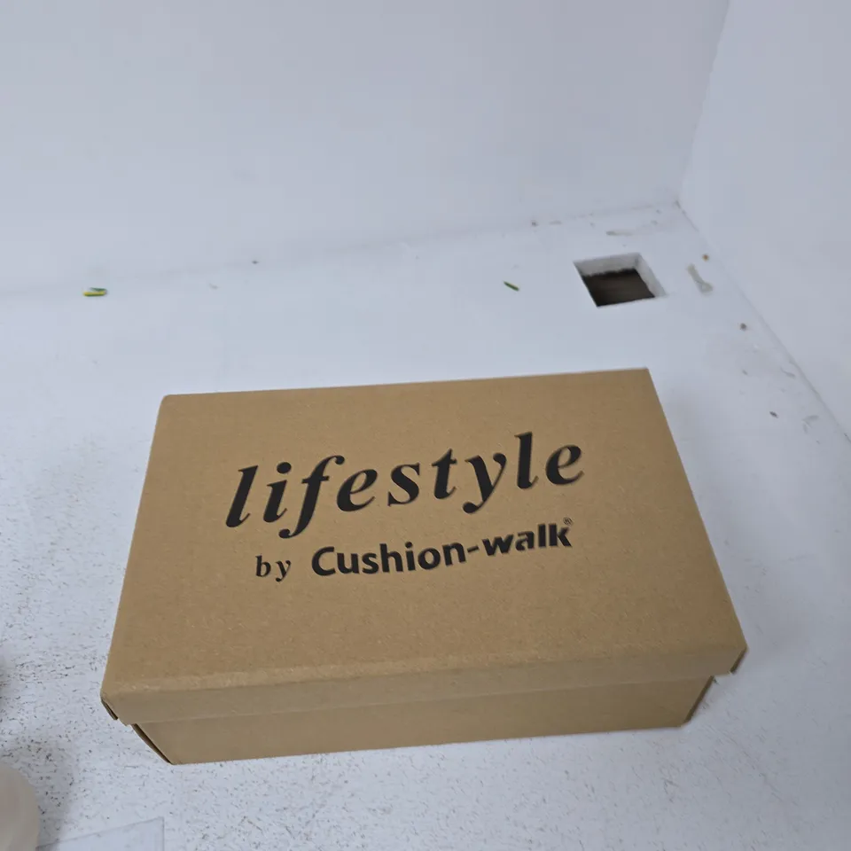 LIFESTYLE BY CUSHION-WALK SIMONE BEIGE SANDALS – UK SIZE 7 (WOMEN'S)