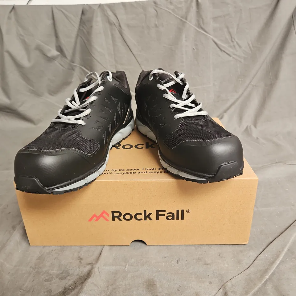 BOXED PAIR OF ROCKFALL FLY SAFETY TRAINER IN BLACK SIZE UK 9