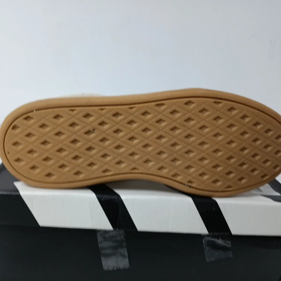 BOXED PAIR OF ADIDAS BREAKNET SLEEK J – UK 5.5