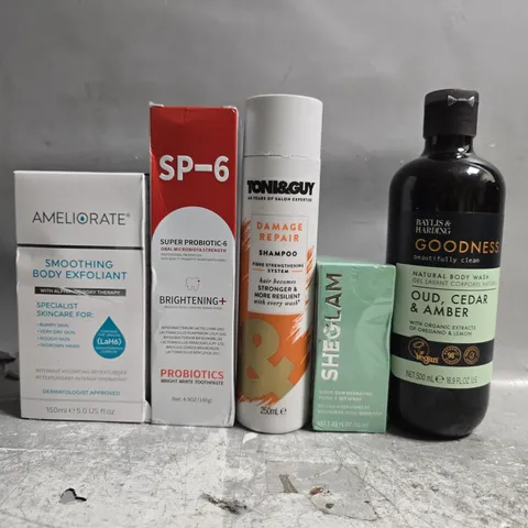 APPROXIMATELY 20 ASSORTED HEAL & BEAUTY/COSMETIC ITEMS TO INCLUDE SMOOTHING BODY EXFOLIANT, DAMAGE REPAIR SHAMPOO, BRIGHT WHITE TOOTHPASTE, ETC