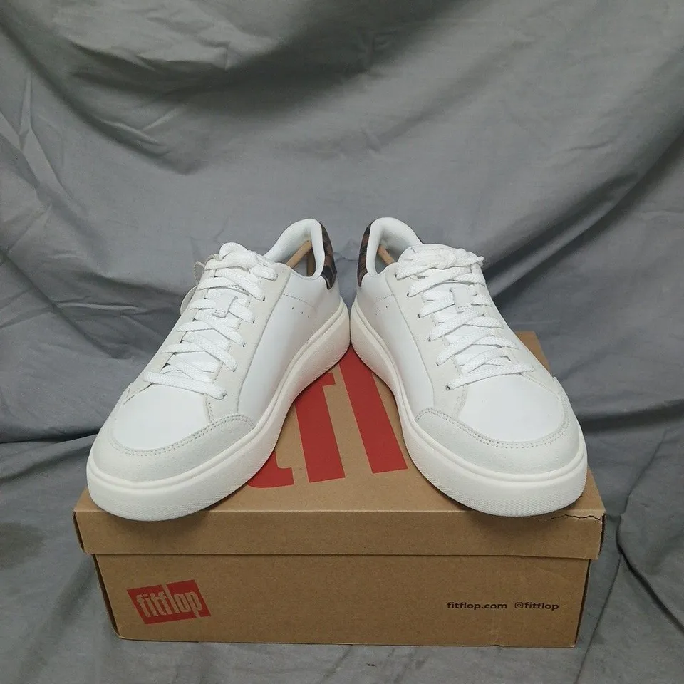 FITFLOP WOMEN'S WHITE LEATHER SNEAKERS WITH LEOPARD HEEL ACCENT - SIZE 6