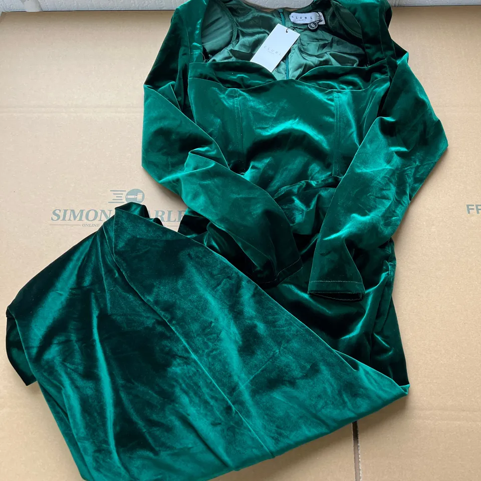 CLUBL EMERALD GREEN VELVET LONG DRESS IN SIZE 8