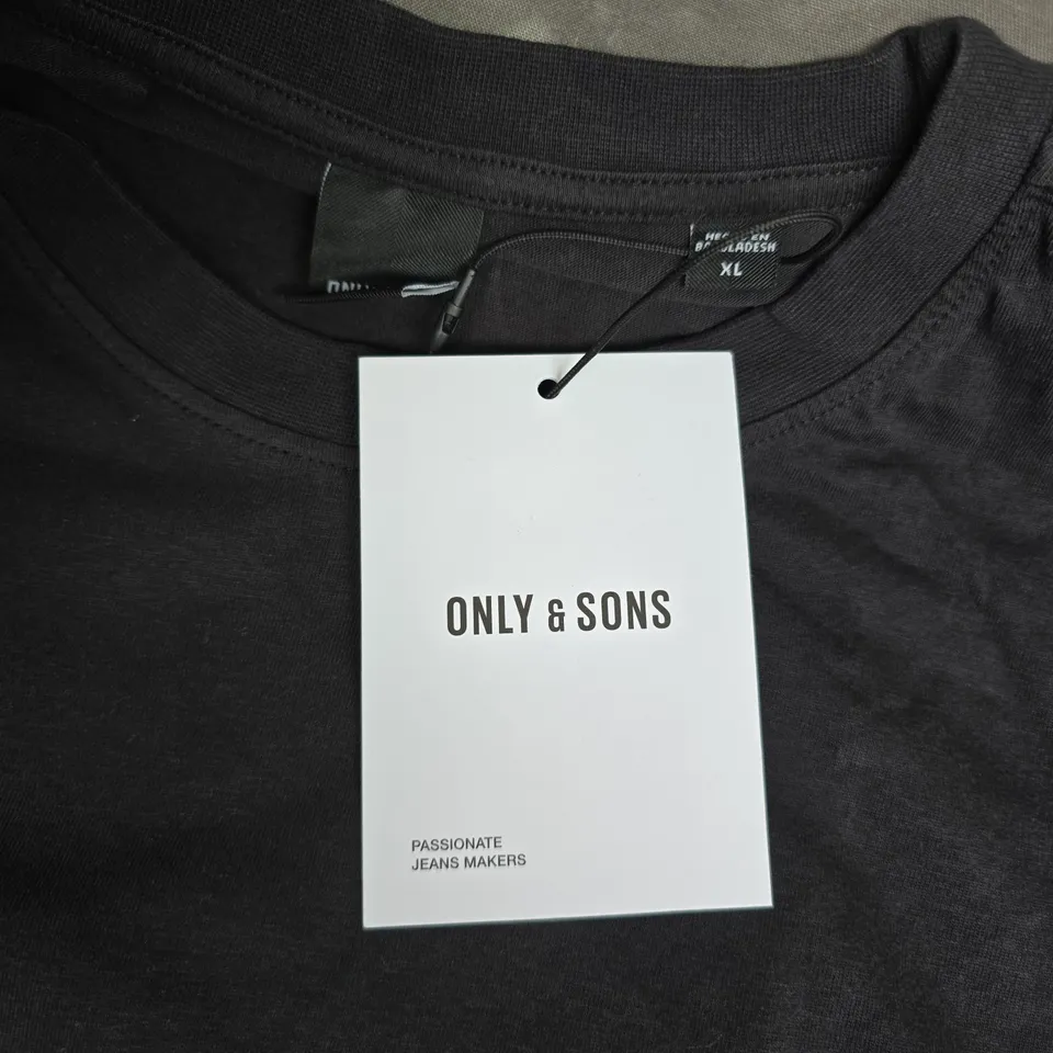 ONLY & SONS BLACK T-SHIRT XL WITH BIRD & FLORAL GRAPHIC