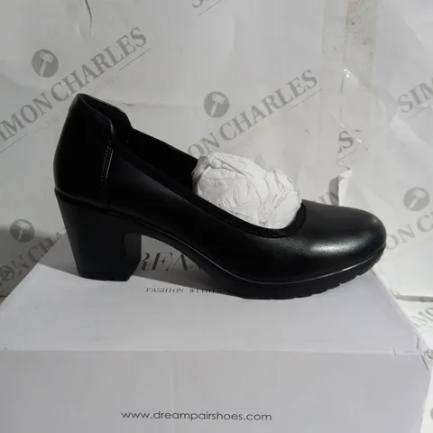 BOXED DREAM PAIRS BLOCK HEELS IN BLACK - UK 5.5