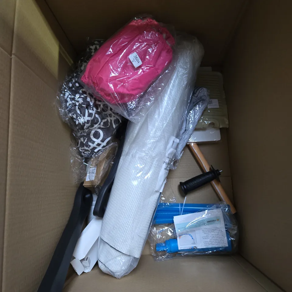 LARGE BOX OF APPROXIMATELY 15 ASSORTED HOUSEHOLD ITEMS TO INCLUDE - SANTA DECORATION - PLASTIC FLM CUTTER - SHOWERHEAD - ETC