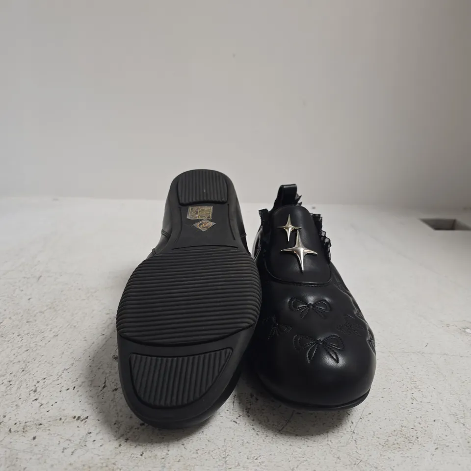 KOI BLACK LEATHER SLIP-ON SHOES WITH LACE TRIM & BOW MOTIFS SIZE 6