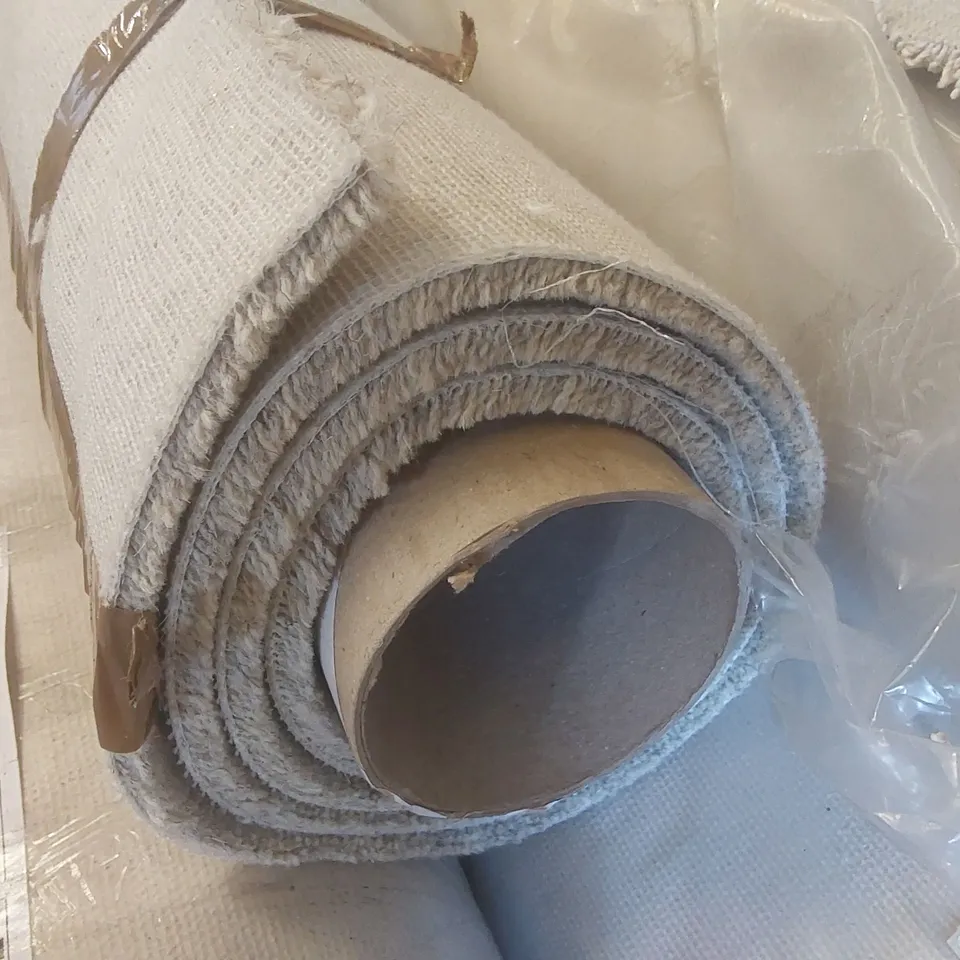 ROLL OF QUALITY CARPET - APPROXIMATELY 2 x 3m