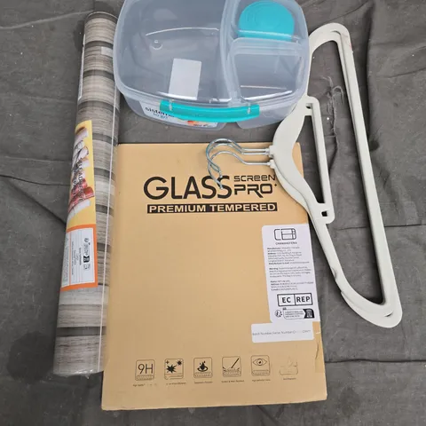 APPROXIMATELY 12 ASSORTED HOUSEHOLD PRODUCTS TO INCLUDE CLOTHING HANGERS, TABLE TEMPERED GLASS SCREEN PROTECTOR, SISTEMA GO LUNCHBOX, ETC -COLLECTION ONLY