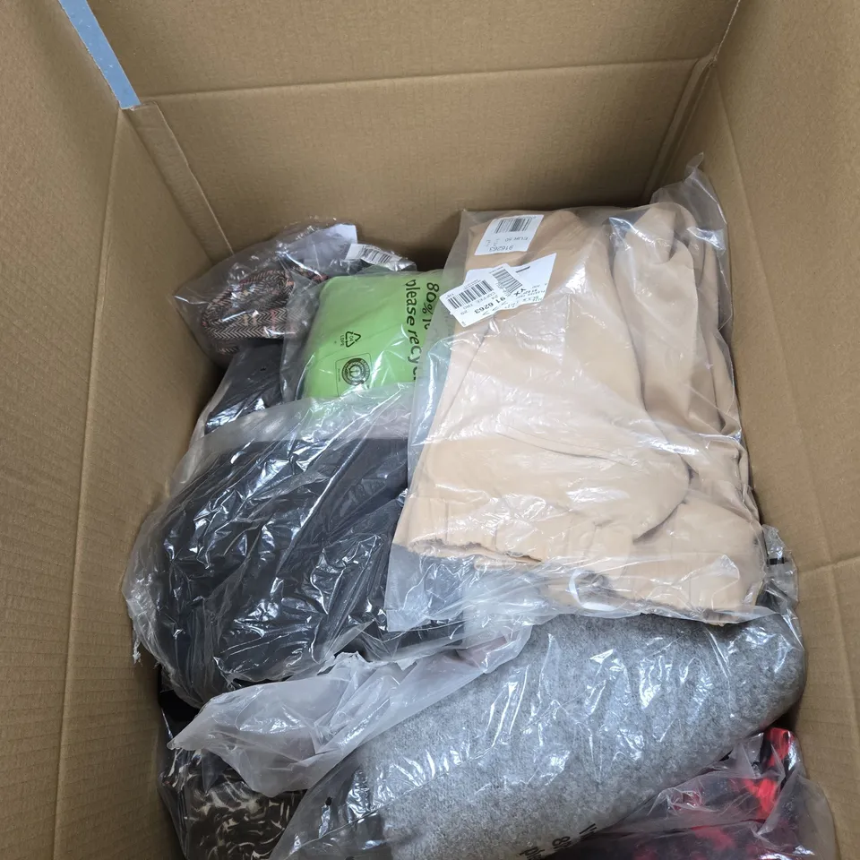 BOX OF APPROXIMATELY 25 ASSORTED CLOTHING ITEMS TO INCLUDE TROUSERS, JEANS ETC