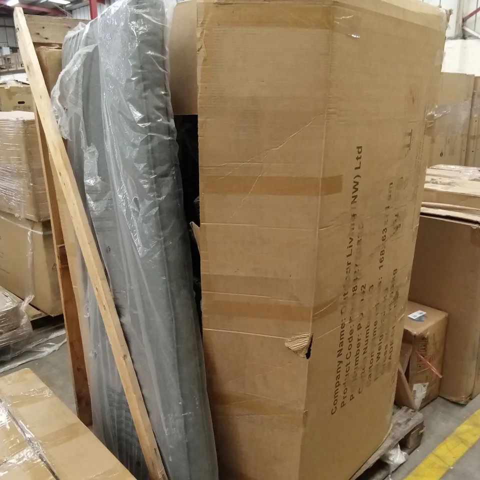 PALLET OF ASSORTED INCOMPLETE OUTDOOR GARDEN RATTAN SETS AND GARDEN FURNITURE PARTS ETC