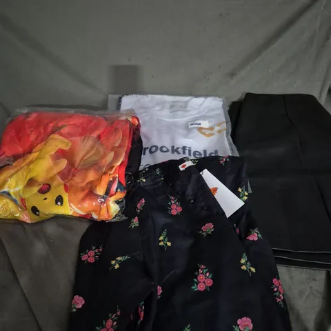 BOX OF APPROXIMATELY 20 ASSORTED CLOTHING ITEMS TO INCLUDE DRESS, TOPS, TROUSERS, ETC