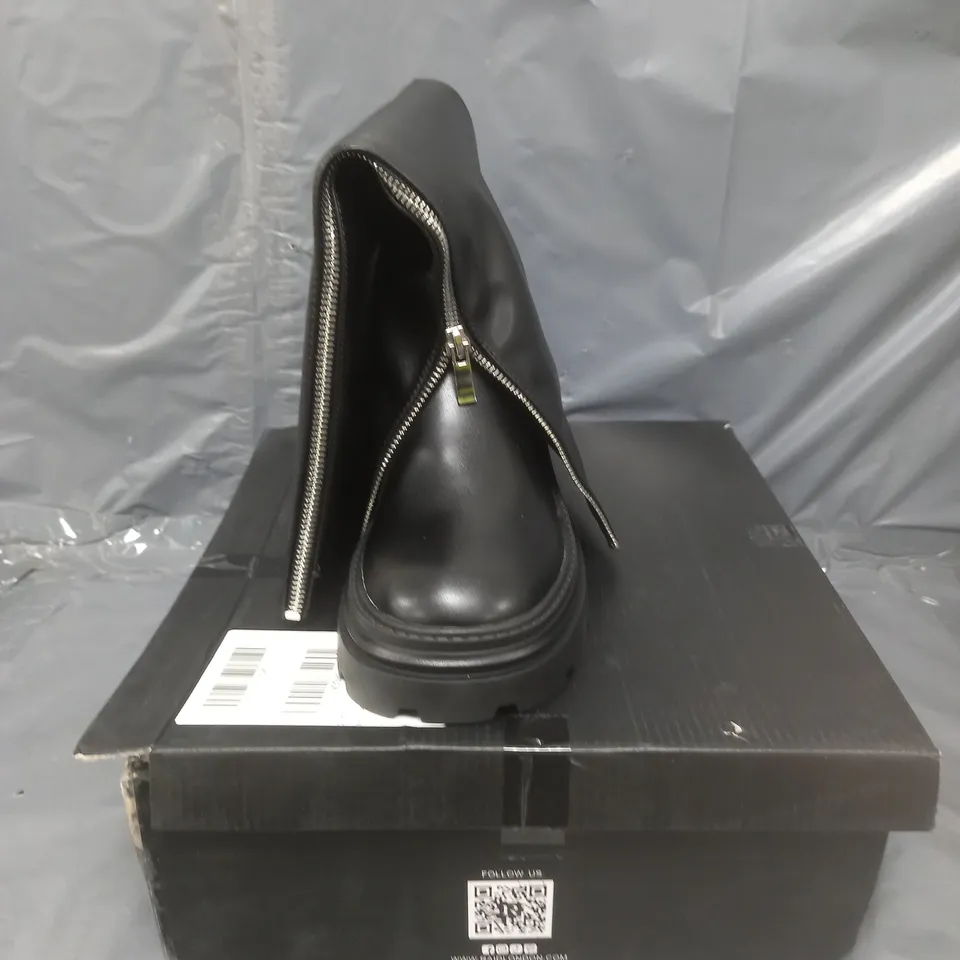 BOXED RAID ZIP DETAIL KNEE HIGH BOOT SIZE 5 
